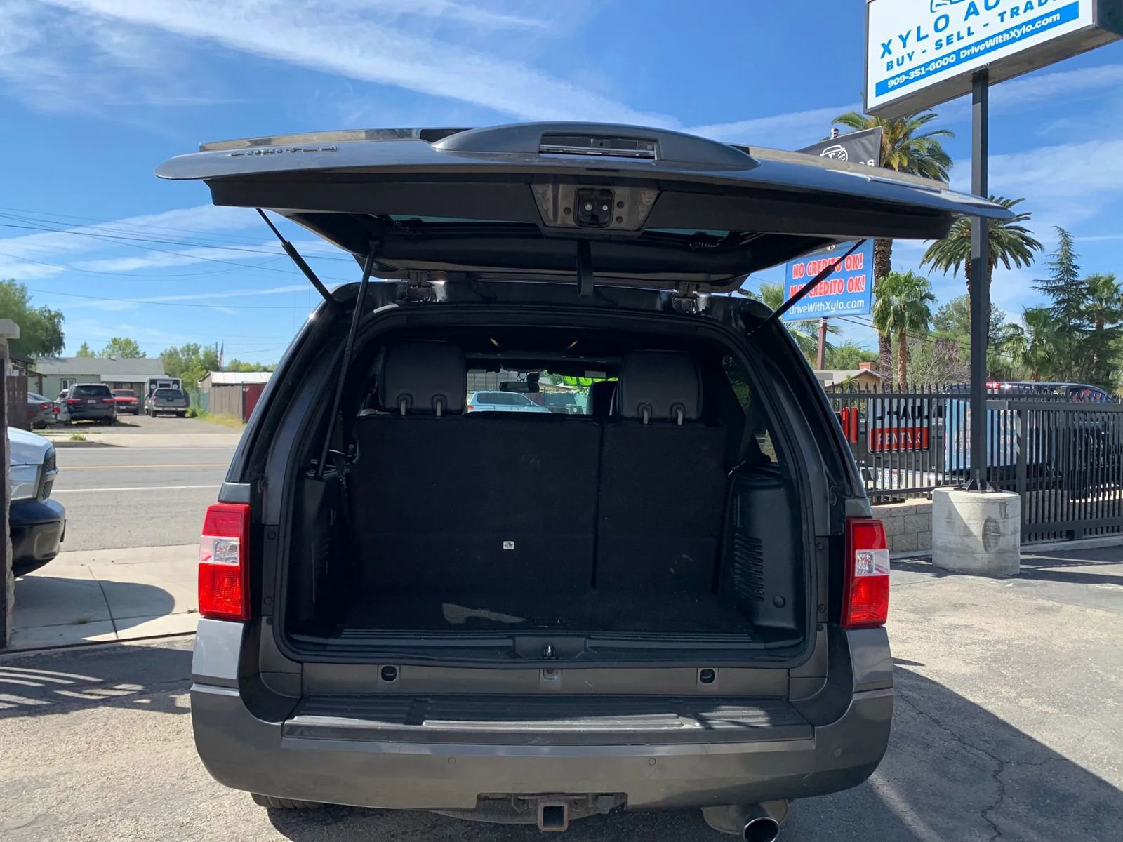 Used 2016 Ford Expedition Limited w/ Equipment Group 301A RWD image 16