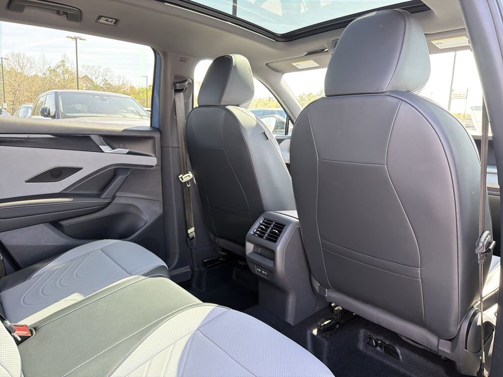 New 2026 Volkswagen Tiguan SE R-Line image 18