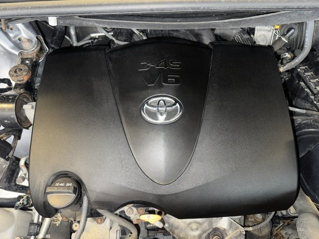 Used 2018 Toyota Sienna LE w/ Carpet Mat Package FWD image 9
