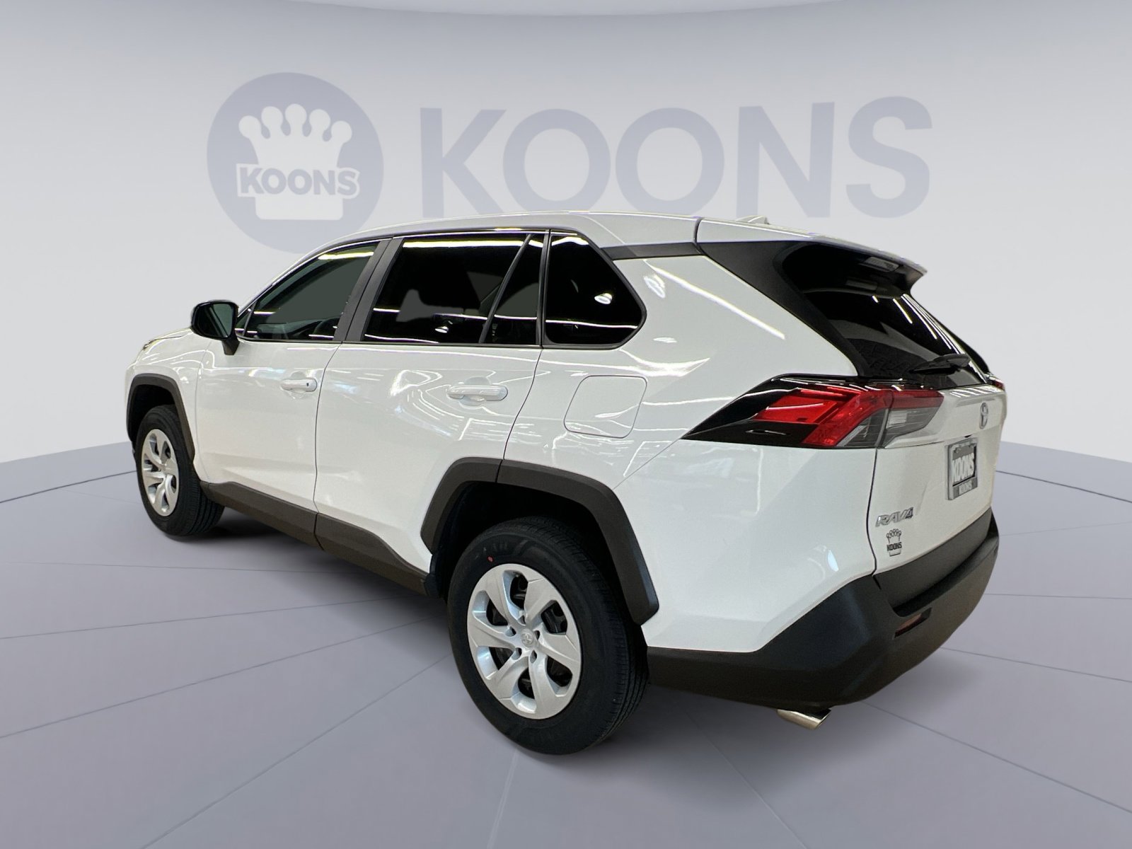 Used 2022 Toyota RAV4 LE image 4