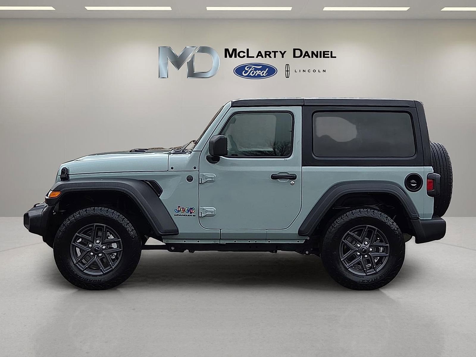 Used 2024 Jeep Wrangler Sport S image 3