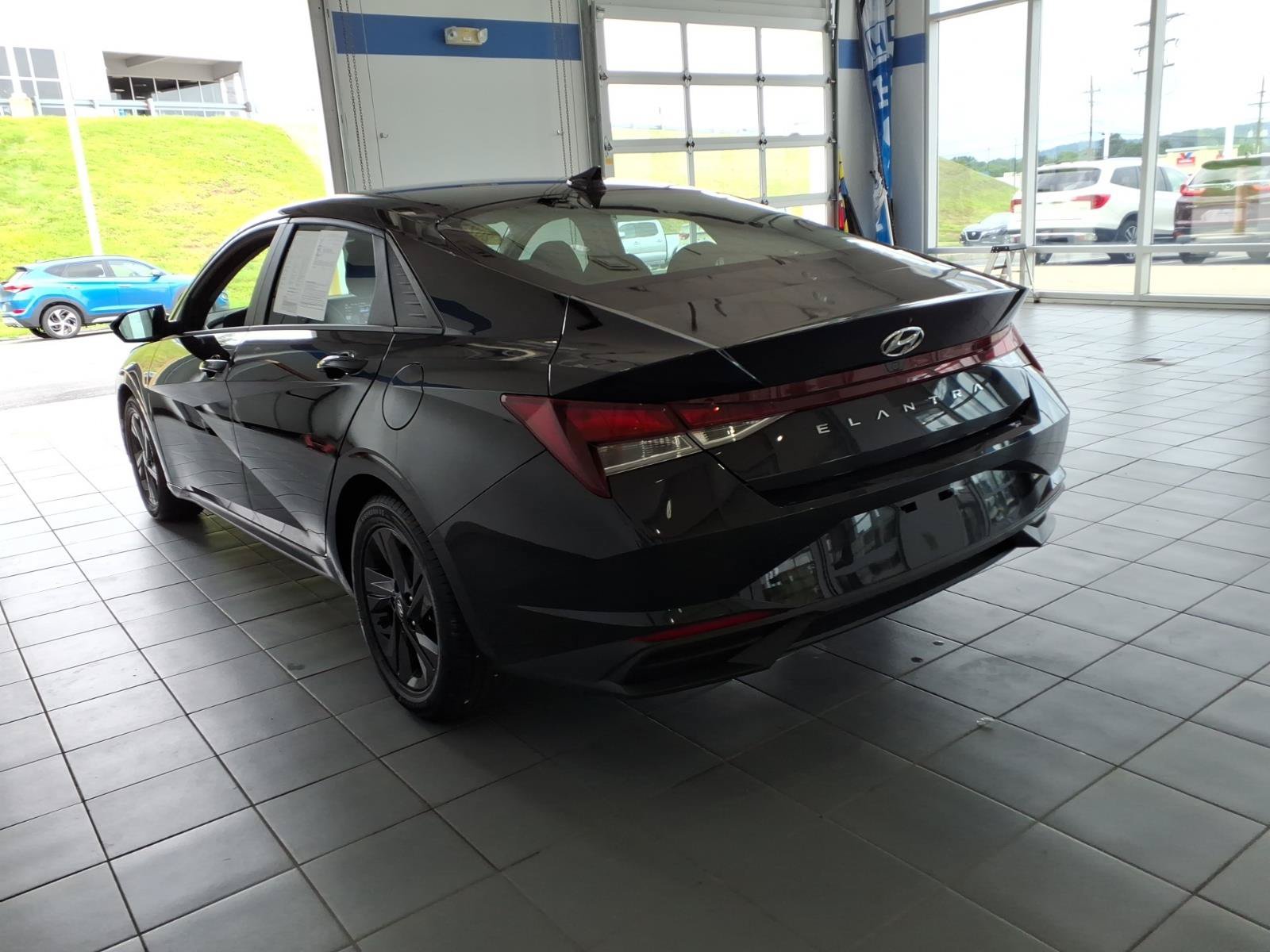Certified 2023 Hyundai Elantra SEL w/ Preferred Accessory Package FWD image 7