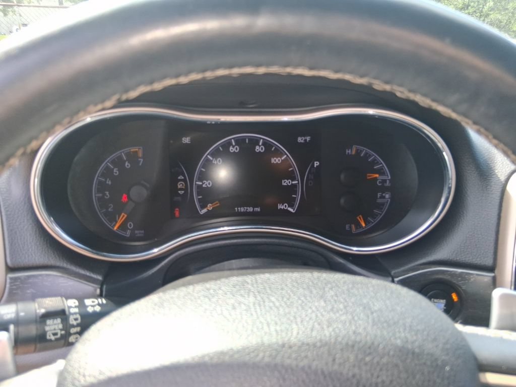 Used 2017 Jeep Grand Cherokee Limited w/ Luxury Group II RWD image 11