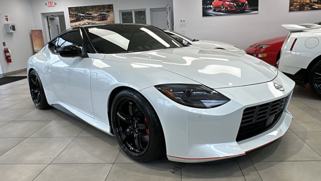 New 2023 Nissan Z PERFORMANC w/ Floor Mat Package (L93) image 2