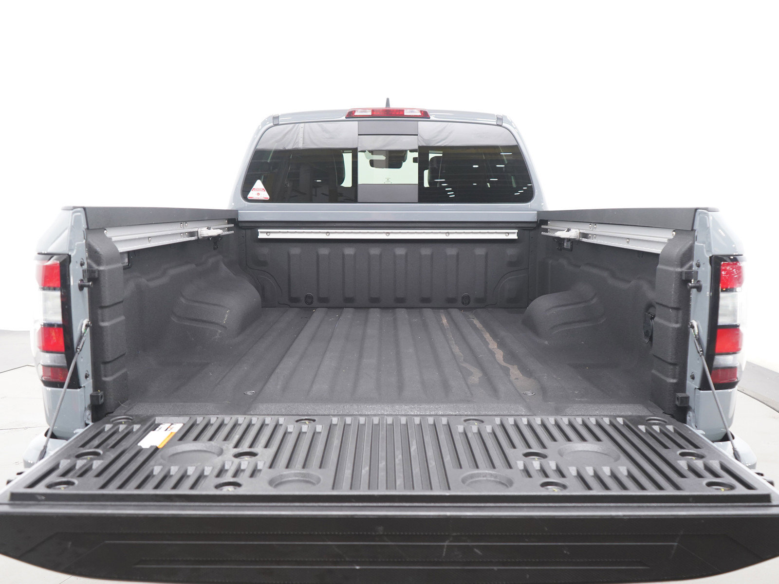 Used 2025 Nissan Frontier PRO-4X w/ Pro Premium Package image 15