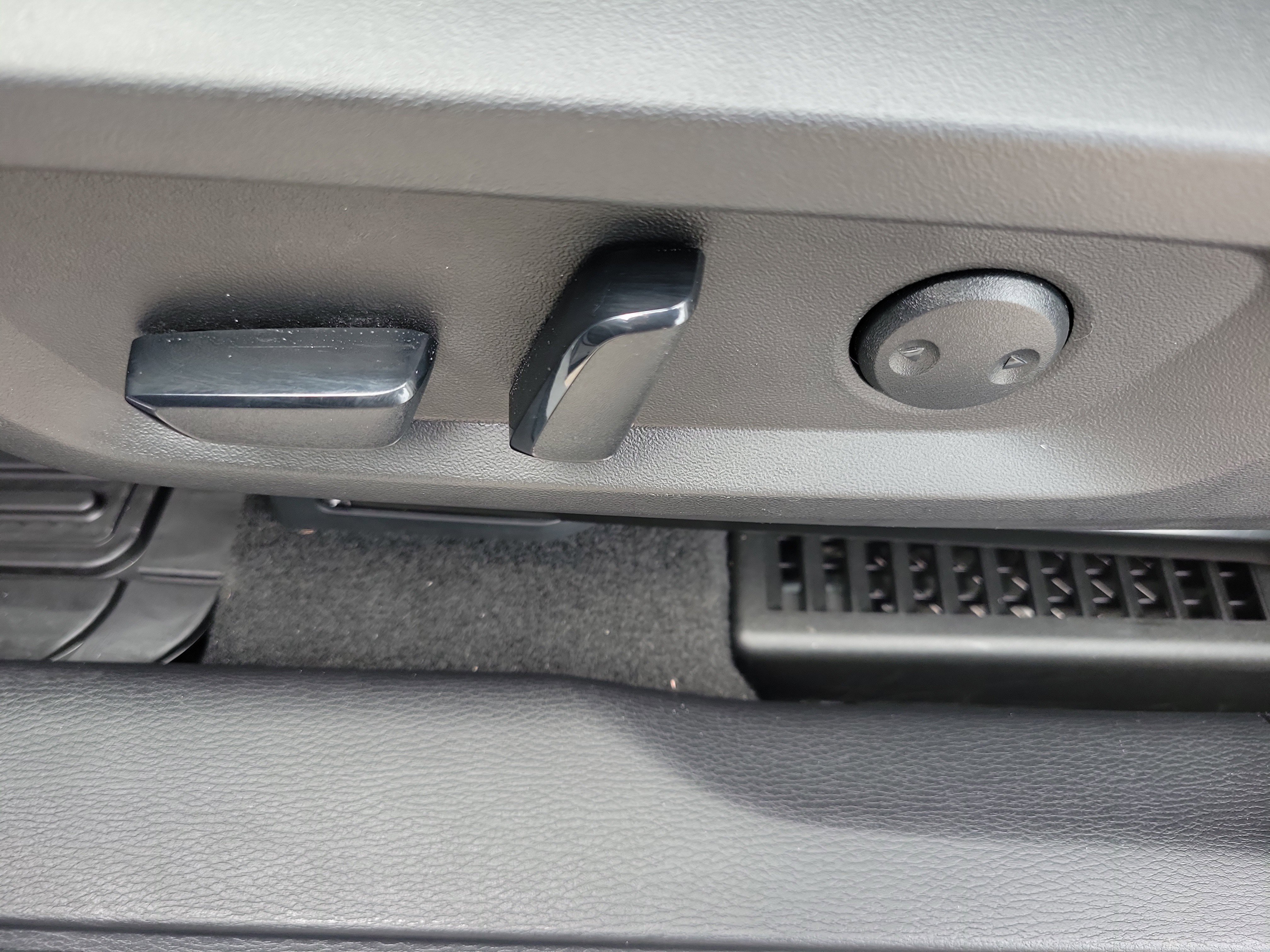 Used 2023 Mitsubishi Outlander SEL image 24