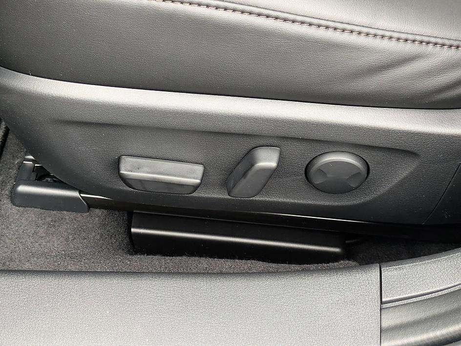 New 2026 MAZDA MAZDA3 Hatchback w/Premium Plus Pkg image 14