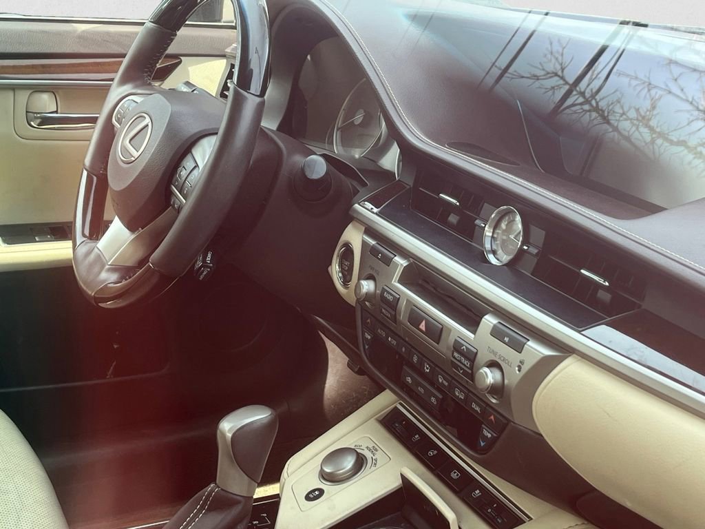 Used 2016 Lexus ES 350 w/ Luxury Package w/Wood Trim image 5
