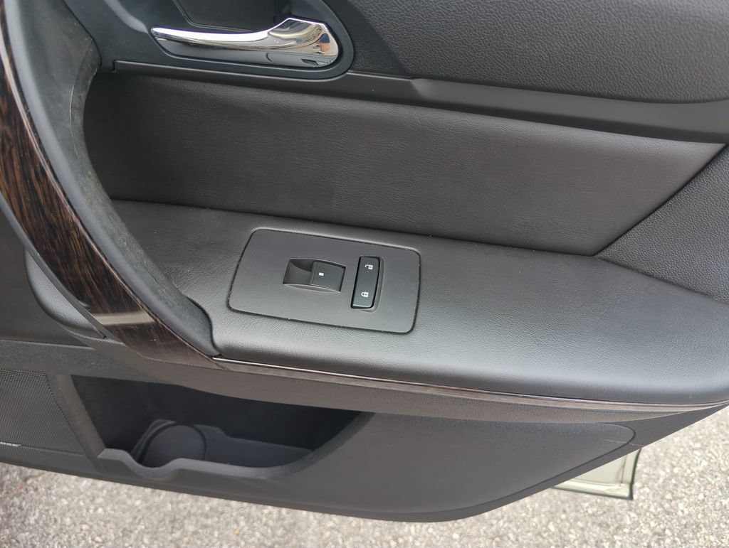 Used 2016 Chevrolet Traverse LTZ FWD image 37