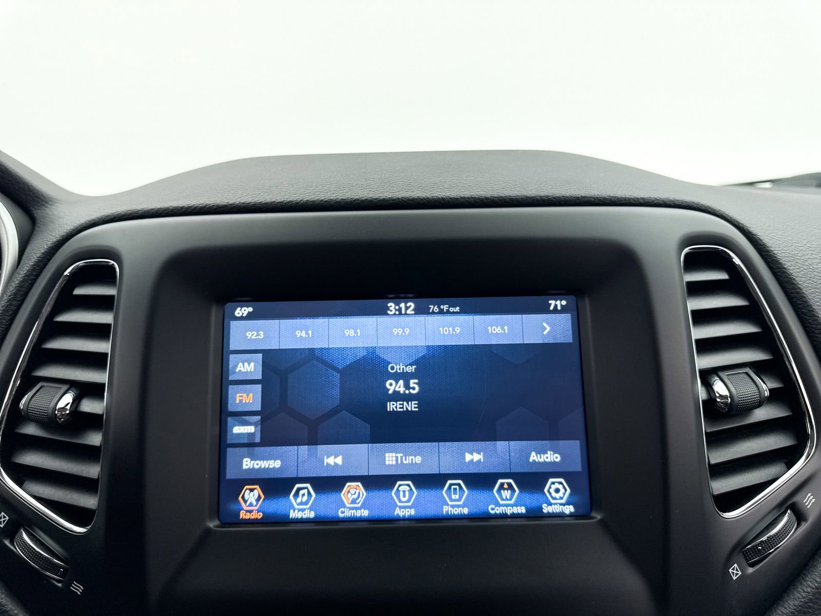 Used 2019 Jeep Compass Sport w/ Tech Group FWD image 21