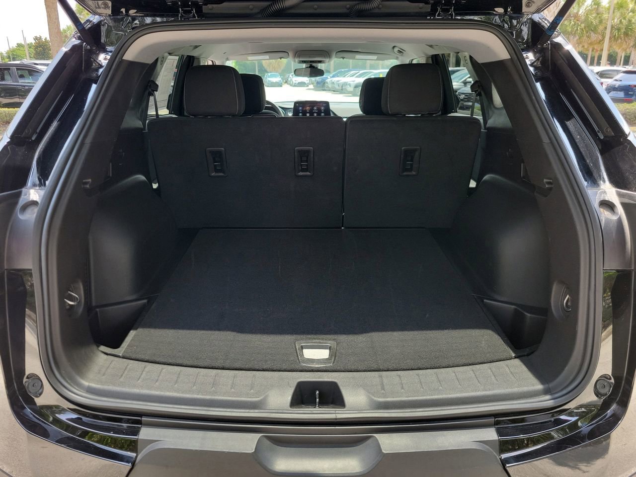 Used 2025 Chevrolet Blazer LT FWD image 7