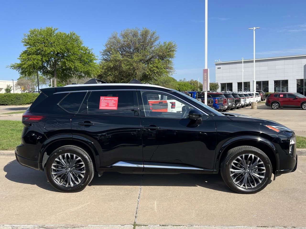 Certified 2025 Nissan Rogue Platinum image 3