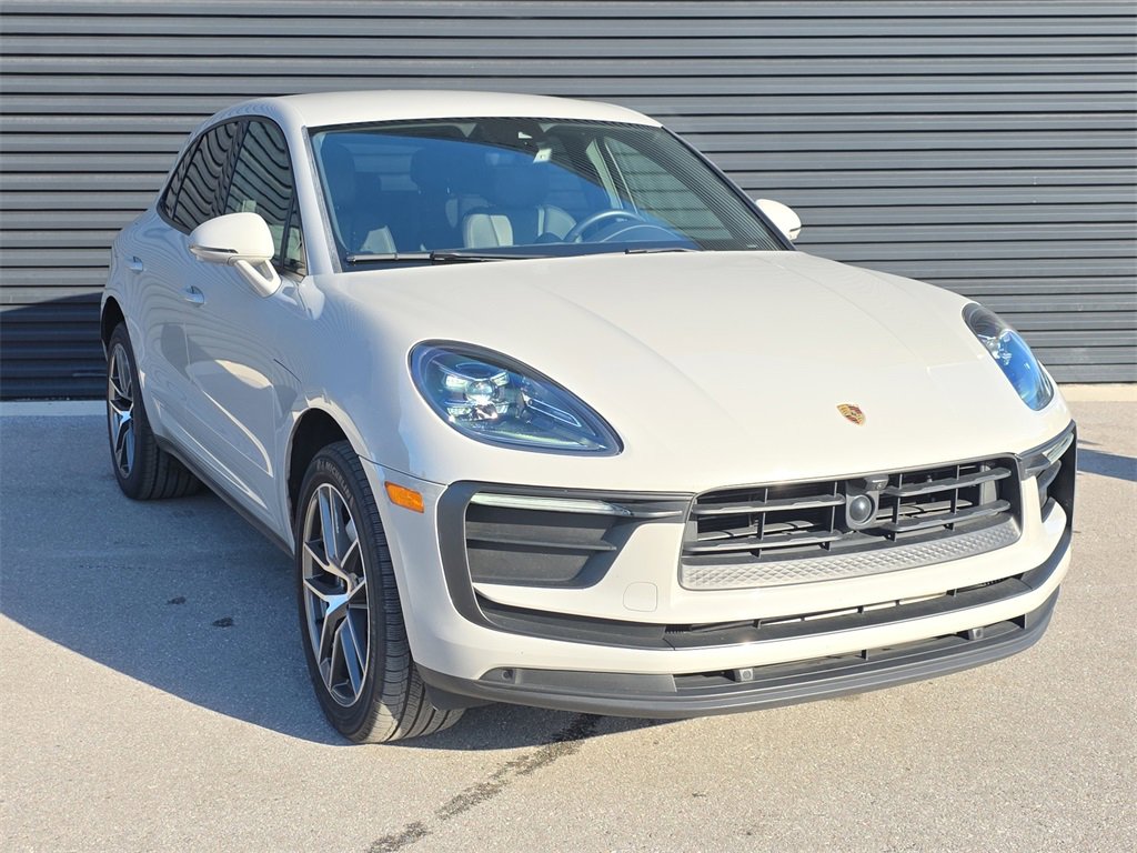 Certified 2022 Porsche Macan image 9