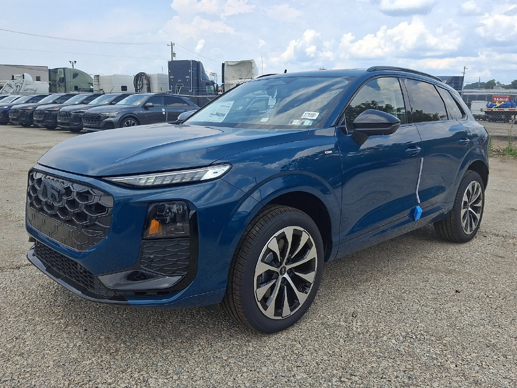 New 2026 Audi Q3 quattro 2.0T AWD/4WD image 2