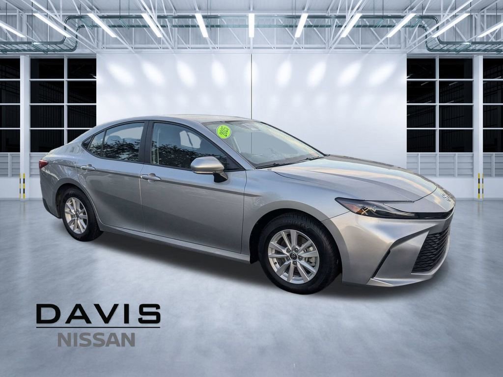 Used 2025 Toyota Camry LE image 1
