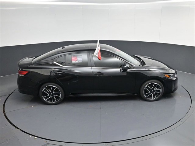 Used 2025 Nissan Sentra SR w/ SR Premium Package image 40