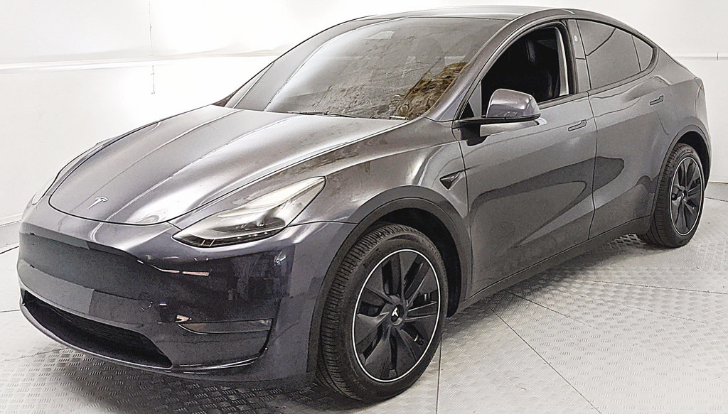 Used 2024 Tesla Model Y Long Range AWD/4WD image 6