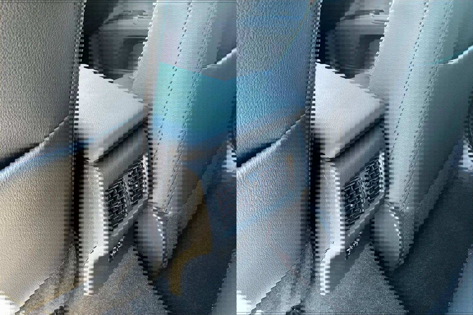 Used 2025 Toyota Camry SE w/ Convenience Package FWD image 10