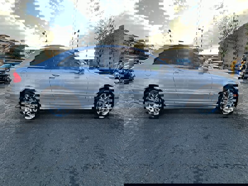 Used 2009 Mercedes-Benz CLK 350 Coupe image 4