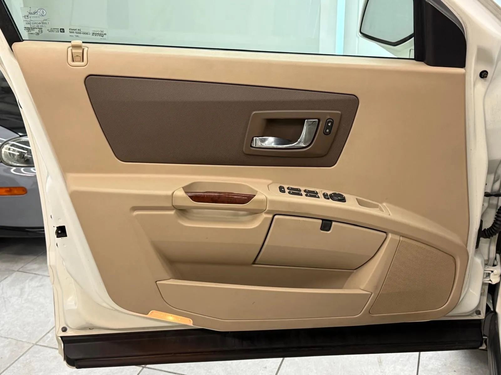 Used 2006 Cadillac SRX w/ Drivers Level One Package image 15