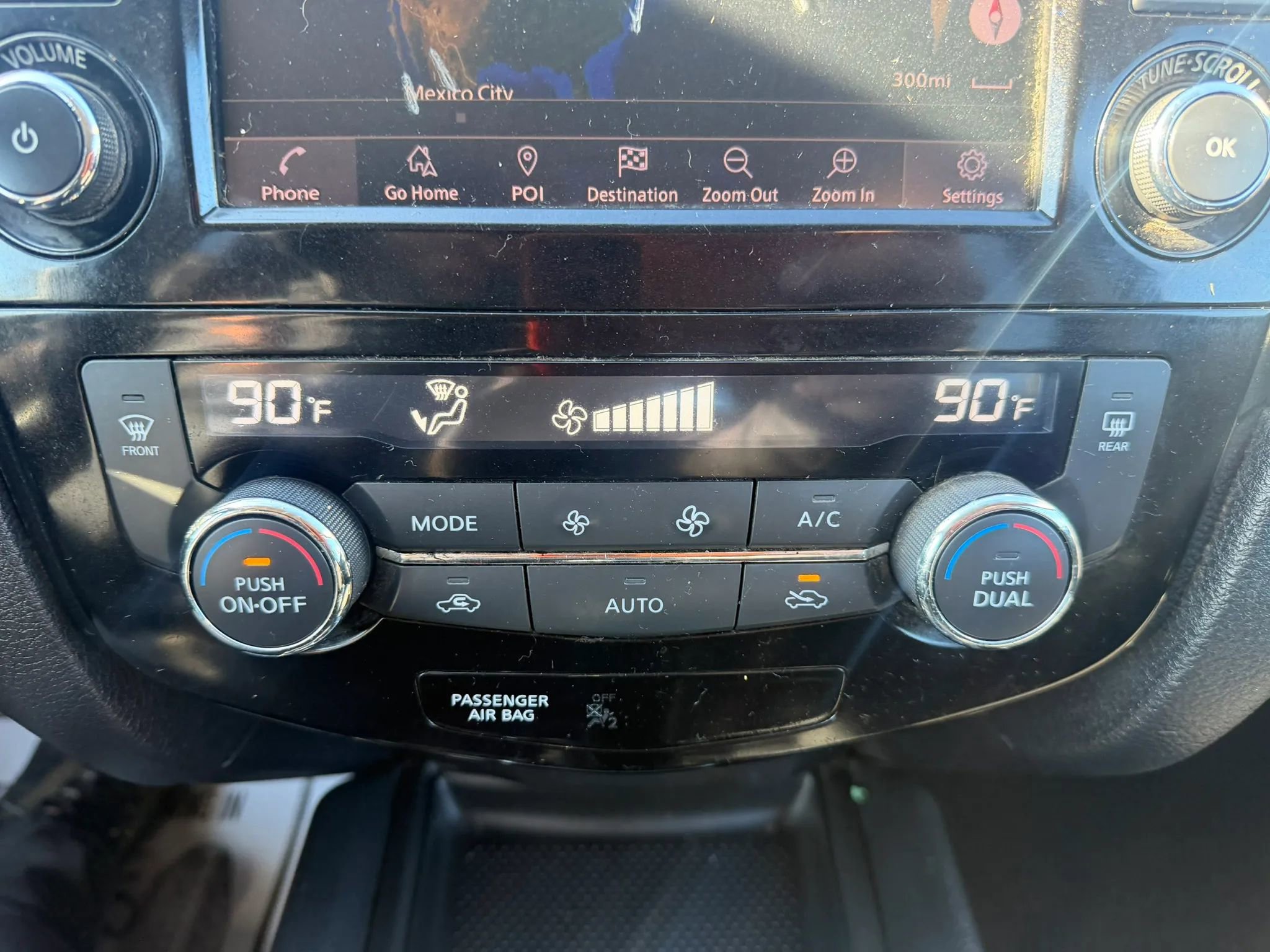 Used 2018 Nissan Rogue SV w/ Premium Package image 19