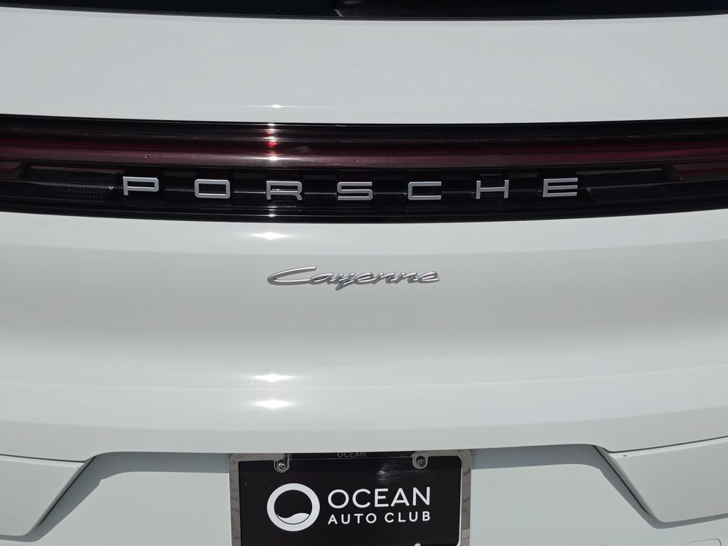 Used 2024 Porsche Cayenne AWD/4WD image 5