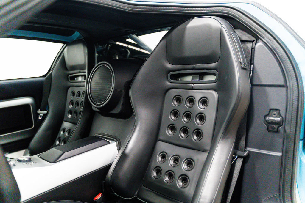 Used 2006 Ford GT RWD image 95