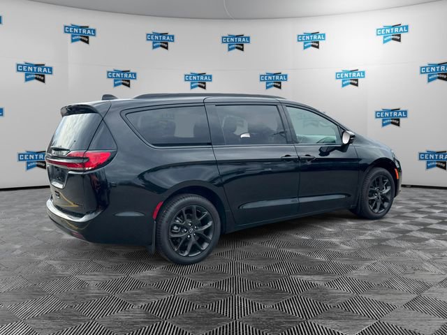 New 2026 Chrysler Pacifica Limited w/ S Appearance Package AWD/4WD image 5