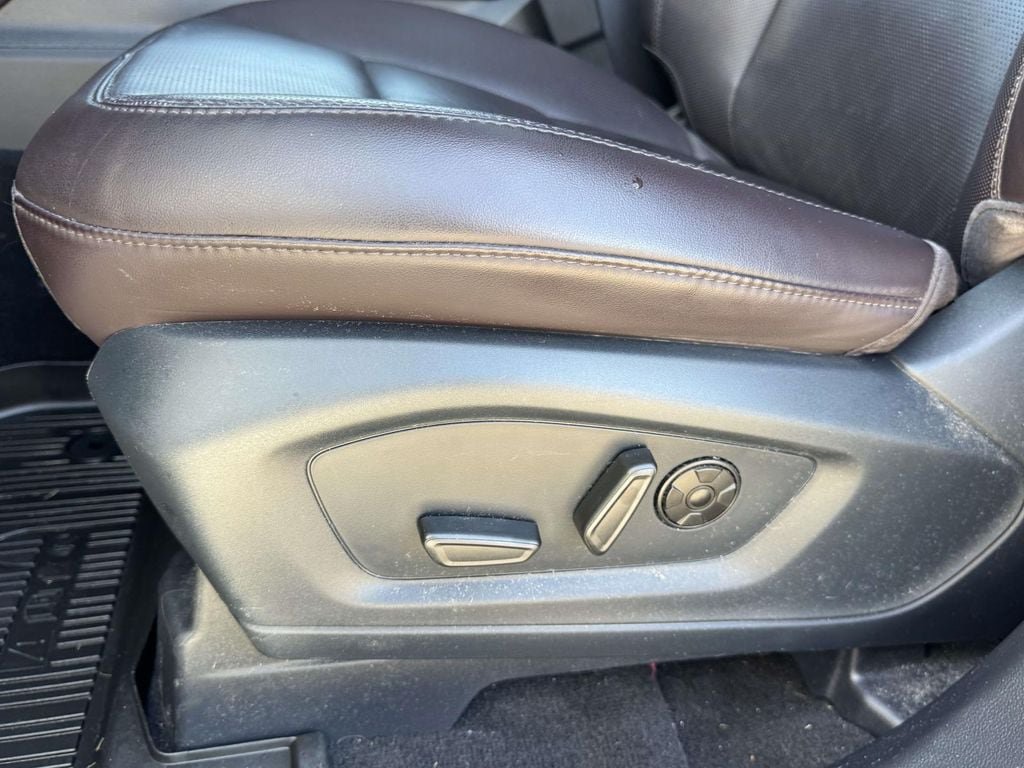 Used 2025 Ford Explorer Platinum AWD/4WD image 21