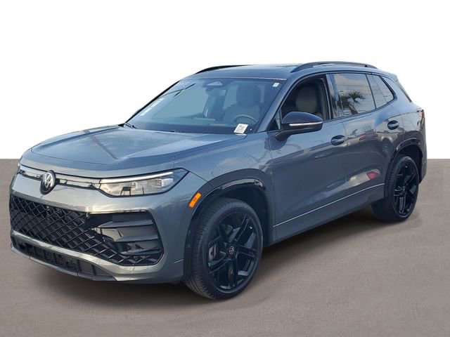 Certified 2025 Volkswagen Tiguan SE R-Line image 2