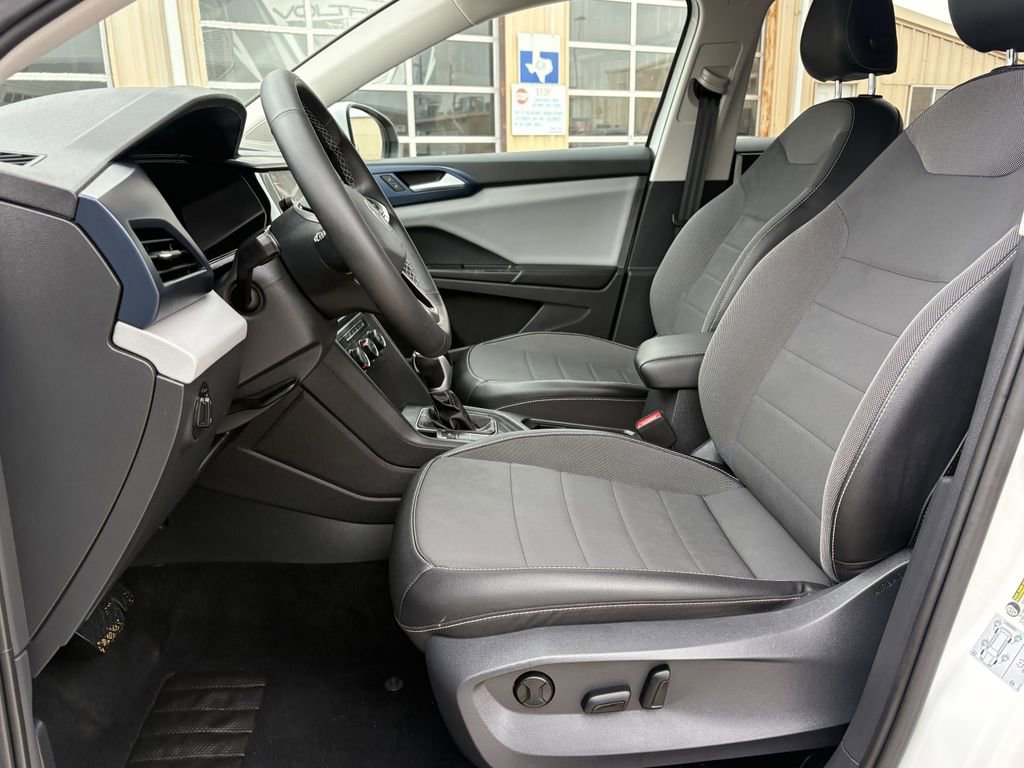 Used 2022 Volkswagen Taos SE FWD image 12