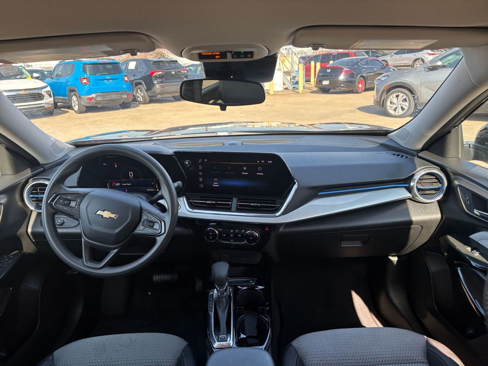 Used 2025 Chevrolet Trax LT FWD image 32