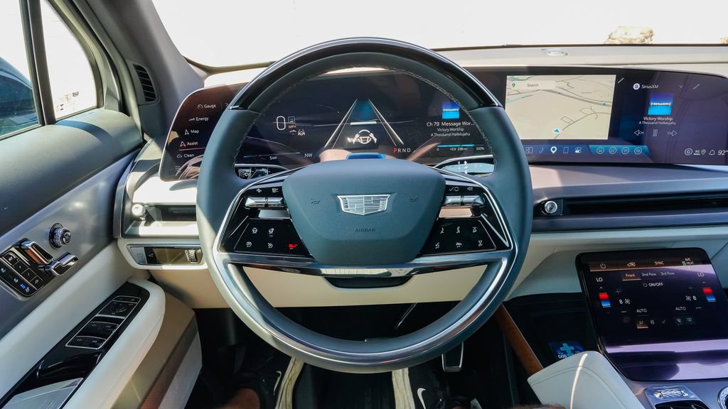 New 2027 Cadillac Vistiq Luxury w/ LPO, Floor Liner Package AWD/4WD image 16