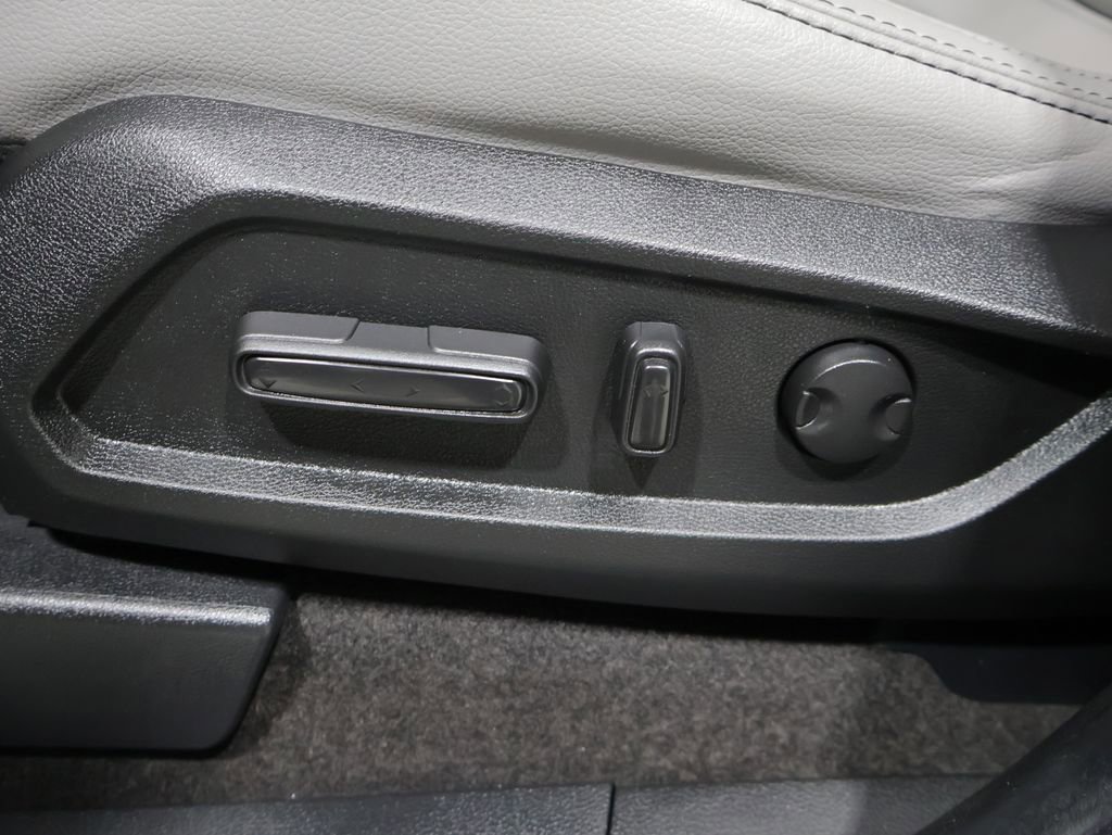 Used 2025 Honda Pilot EX-L image 11
