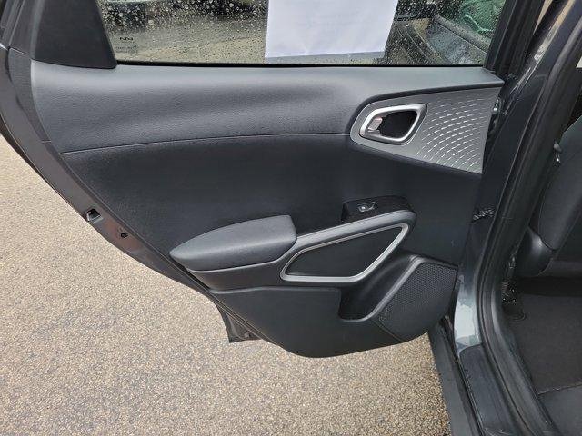 Used 2022 Kia Soul LX image 9