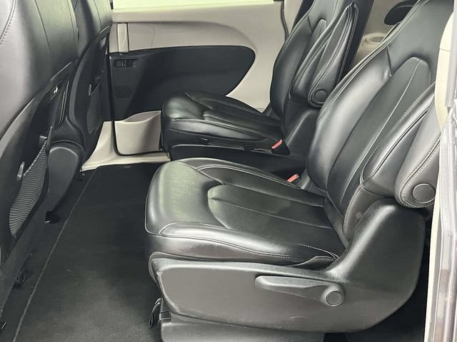 Used 2023 Chrysler Pacifica Touring-L FWD image 16