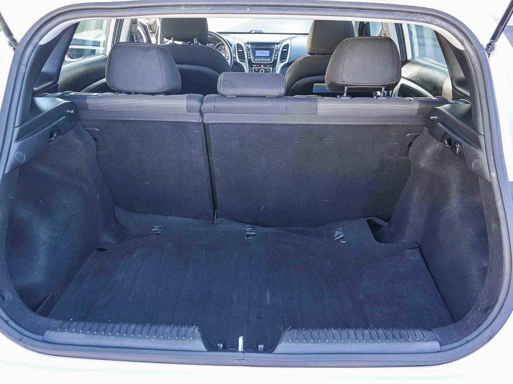 Used 2017 Hyundai Elantra GT image 24