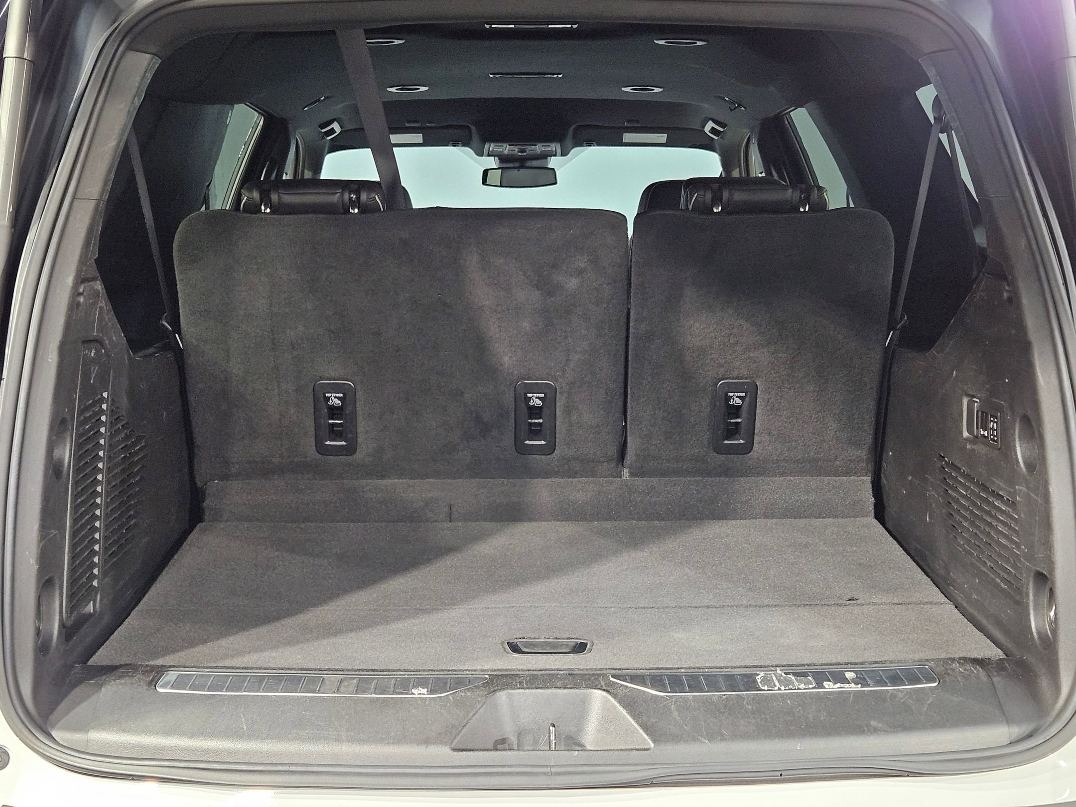 Used 2024 Chevrolet Suburban Premier image 18