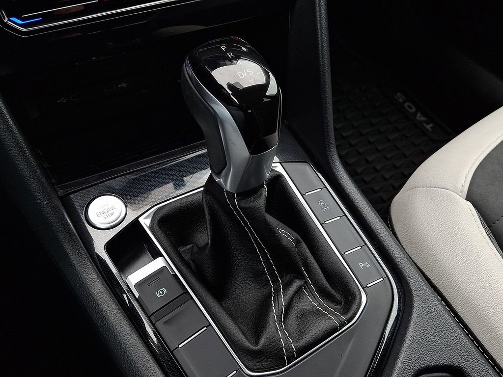 Used 2025 Volkswagen Taos SE image 14