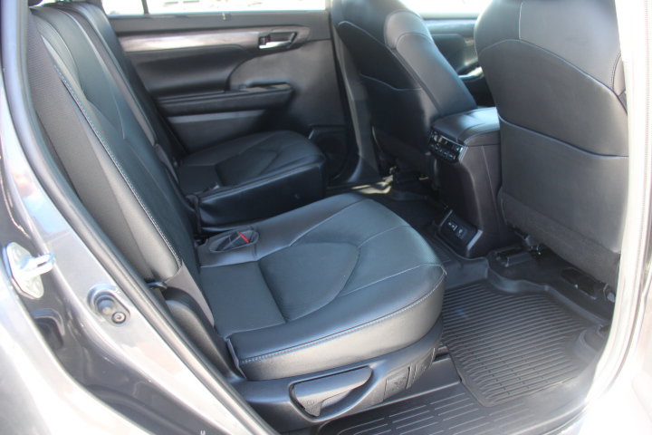 Used 2022 Toyota Highlander Platinum AWD/4WD image 20