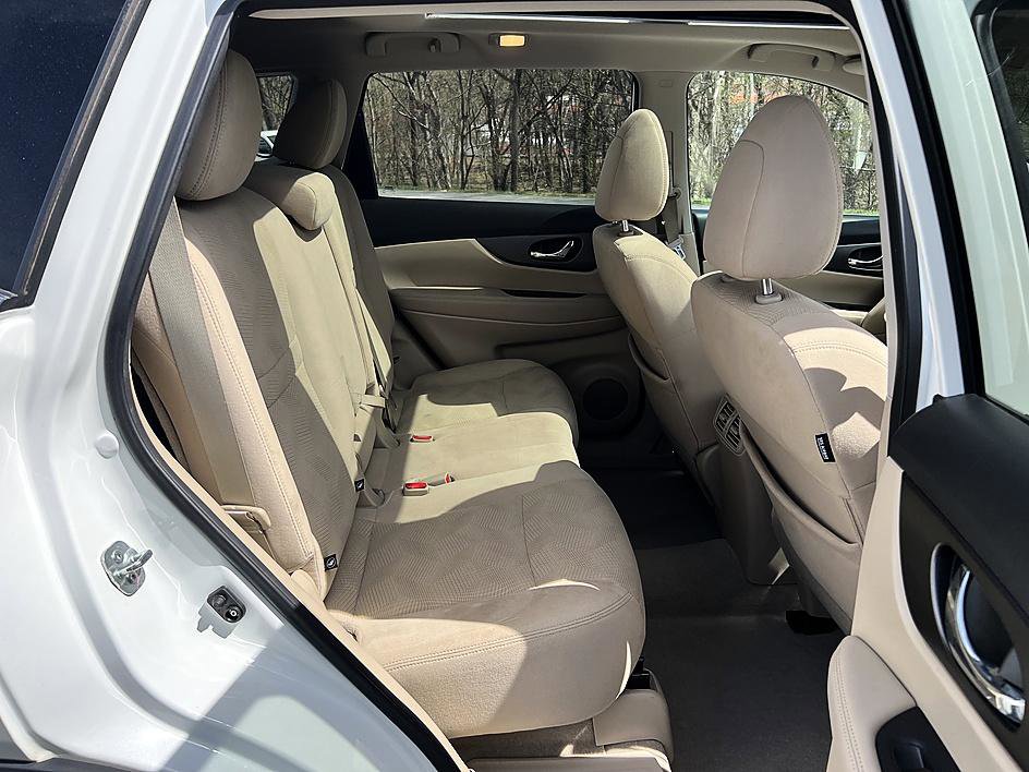 Used 2015 Nissan Rogue SV w/ SV Moonroof Package image 27