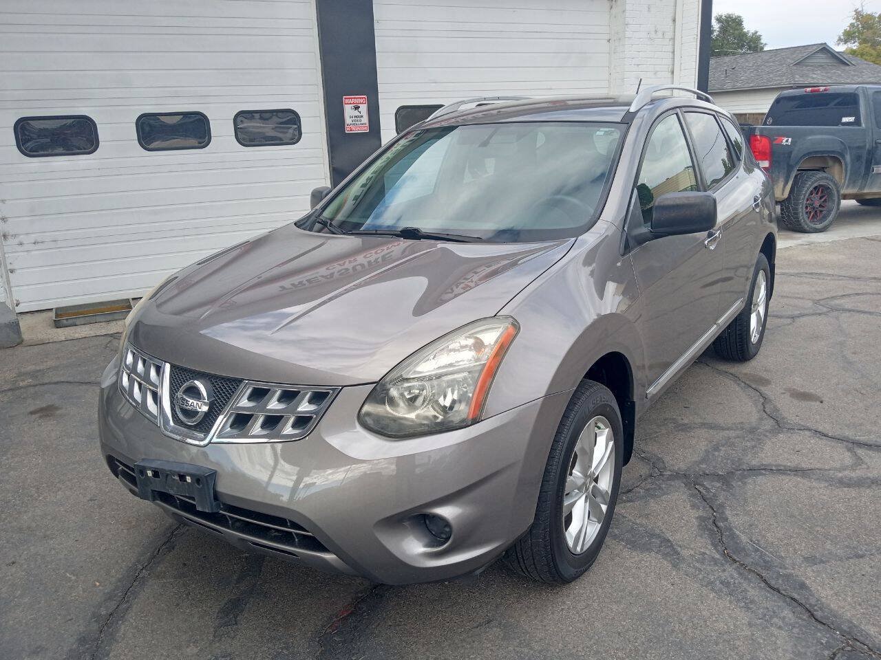 Used 2015 Nissan Rogue S w/ Convenience Package AWD/4WD image 2