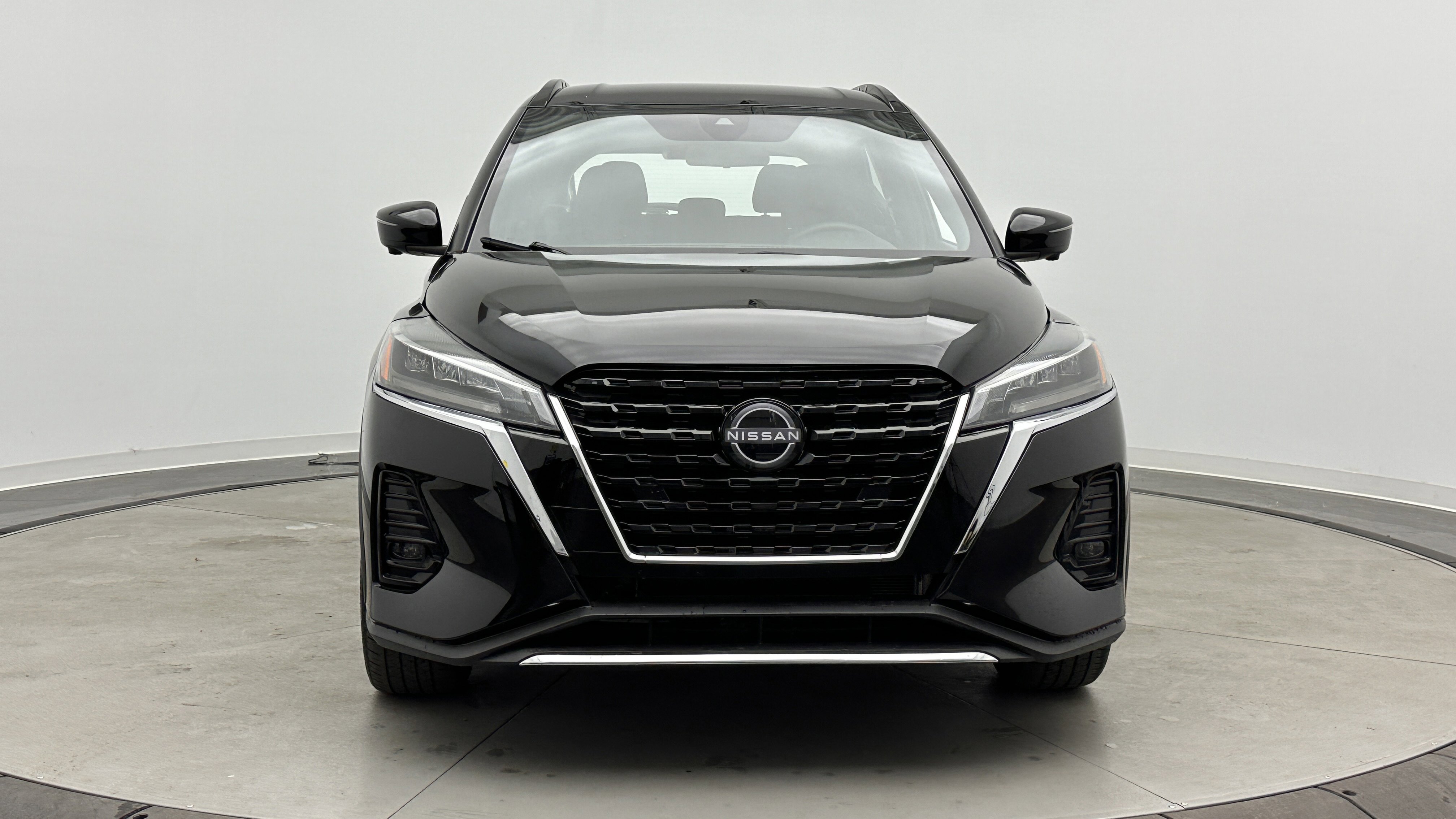 Used 2024 Nissan Kicks SR FWD image 2