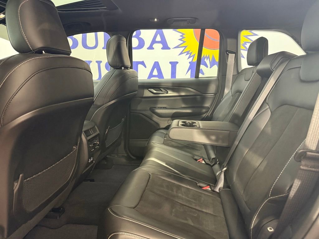 Used 2023 Jeep Grand Cherokee Altitude AWD/4WD image 16