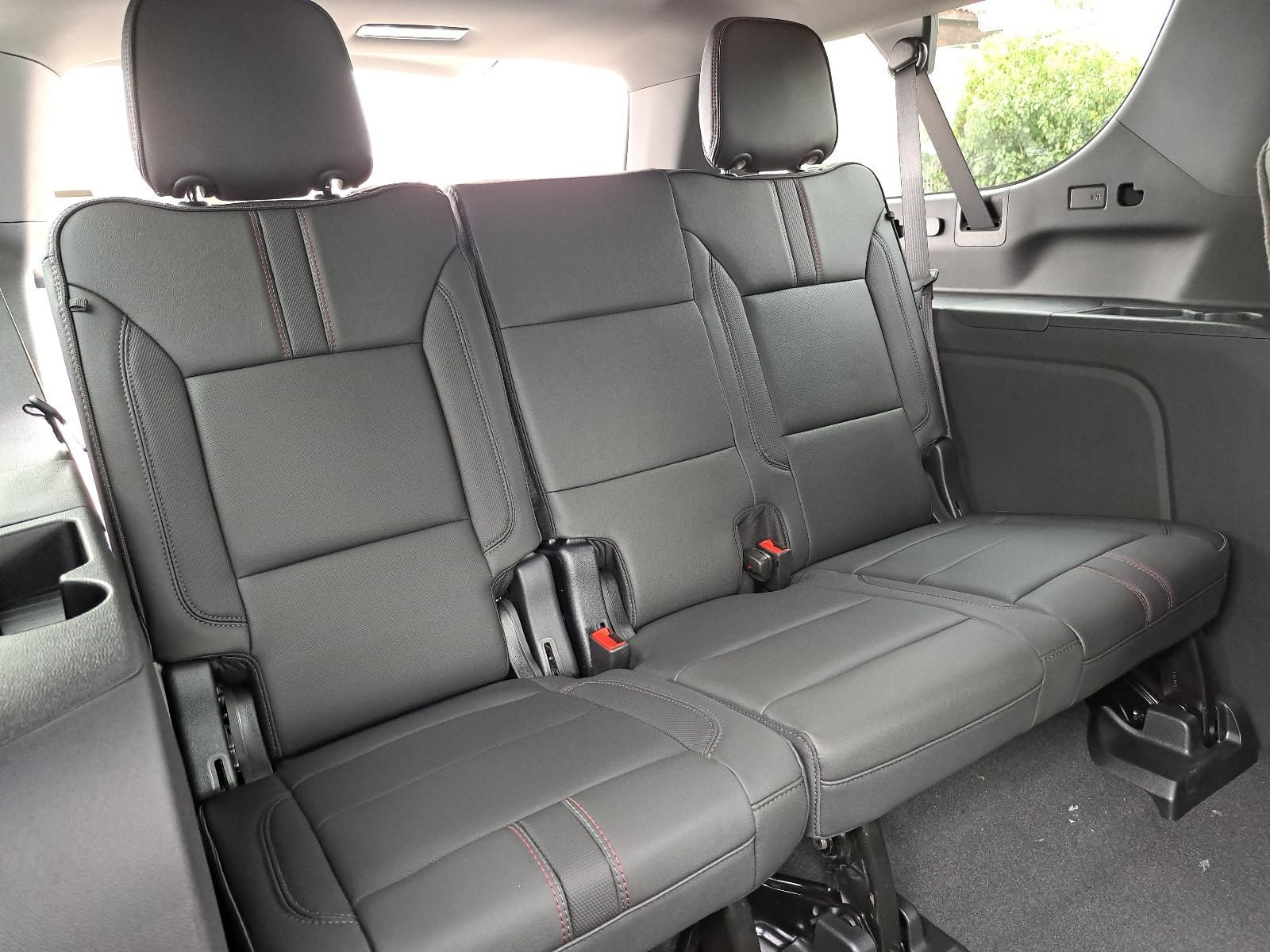 Used 2026 Chevrolet Suburban RST w/ Comfort Package RWD image 12