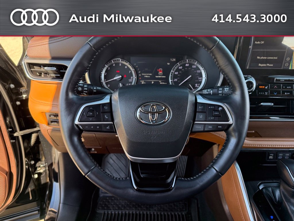 Used 2022 Toyota Highlander Platinum AWD/4WD image 16