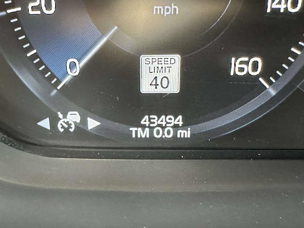 Used 2021 Volvo XC60 T5 Momentum AWD/4WD image 35