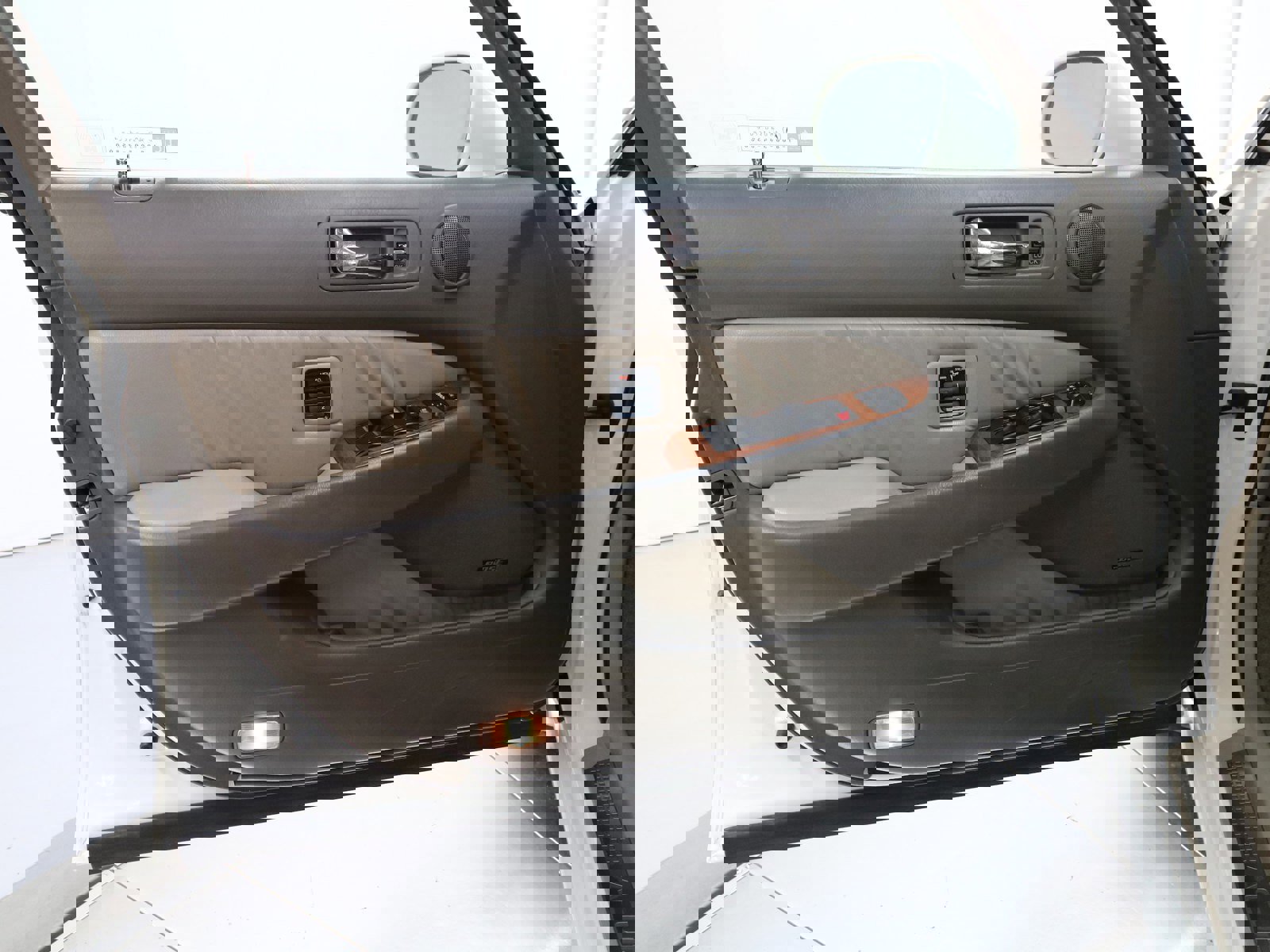 Used 2004 Acura RL w/Navigation System image 21