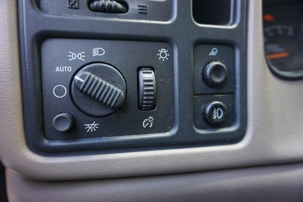 Used 2004 Chevrolet Silverado 2500 LS RWD image 4