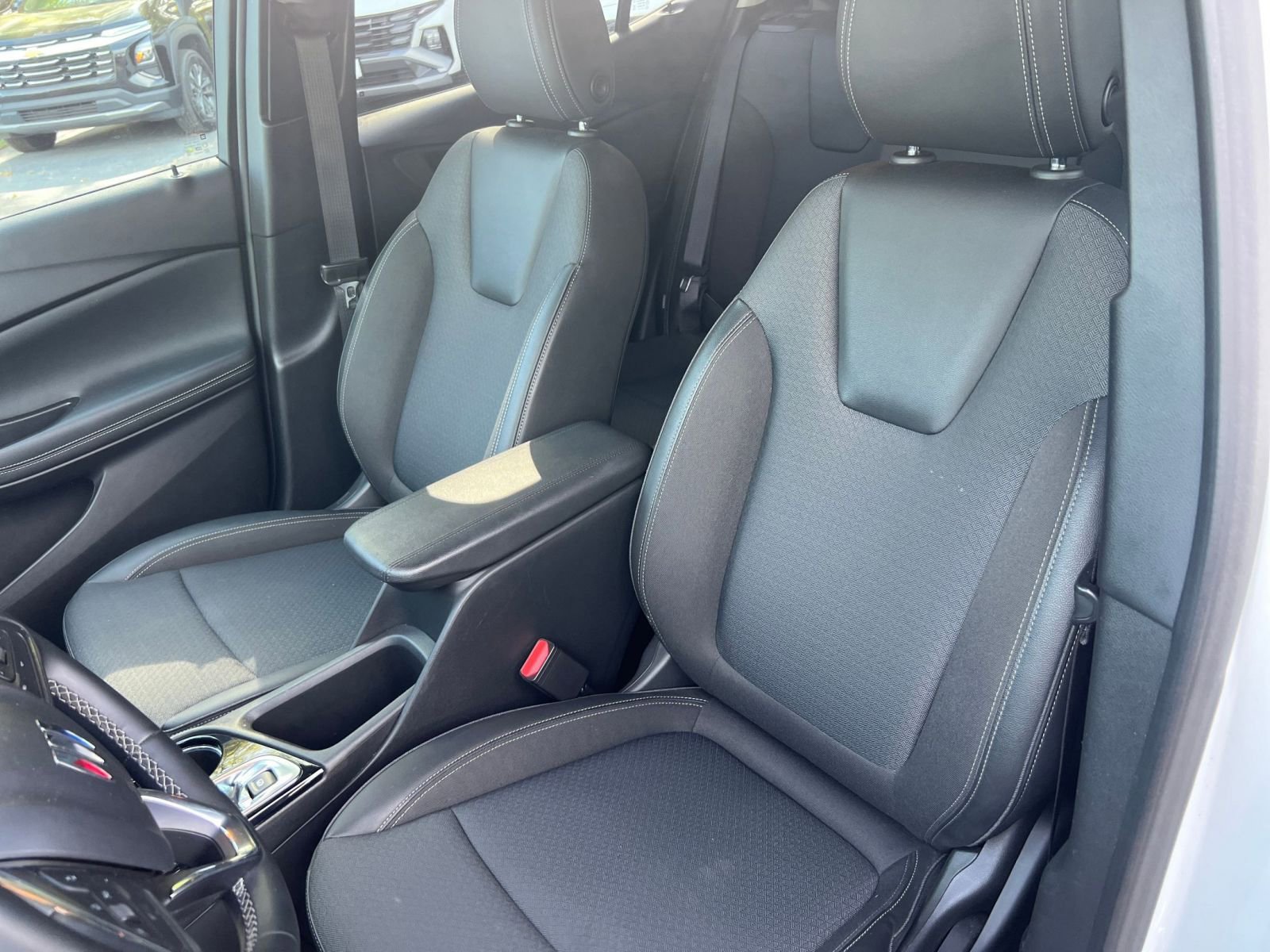 Used 2025 Buick Encore GX Preferred image 31